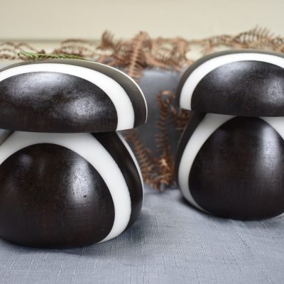Champignons noir & blanc, bois de bambou, corian
