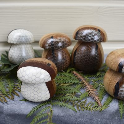 Champignons en chêne résine époxy nid d'abeille