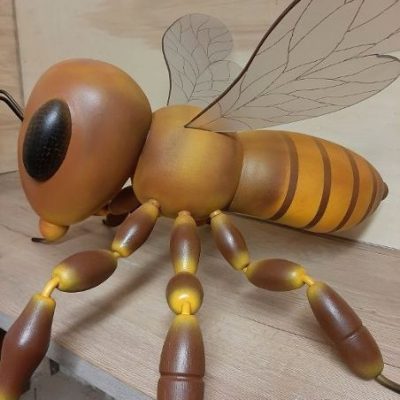 Abeille en bois de sapin blanc contre-collé, chêne, plexiglas et acier