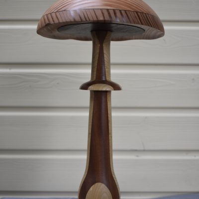 Champignon N°02 Frêne, sipo, wengé, séquoia, sur socle en albâtre